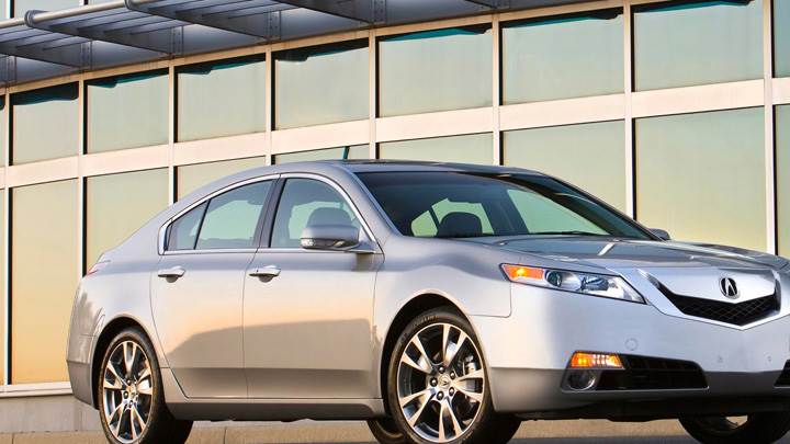 2009 Acura TL SH-AWD Side Front Pose In Silver